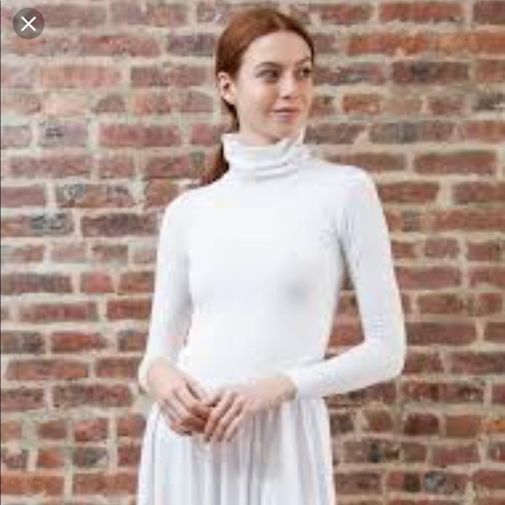 MimuMaxi White Turtleneck
